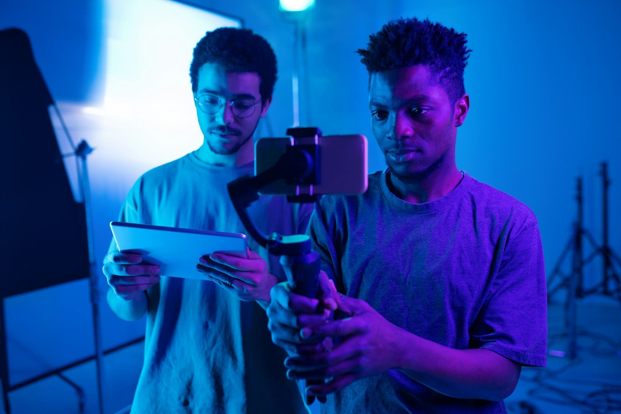 Operator making content with smartphone for a Video Sales Letter